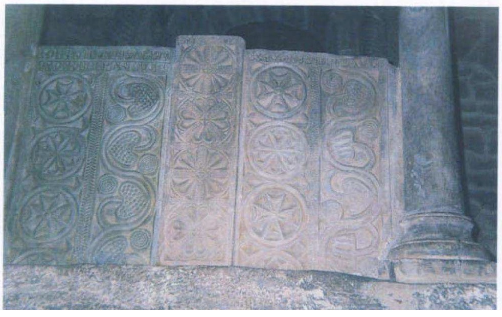 Iglesia
                          "Santa Cristina" con ornamentos de
                          energ�a