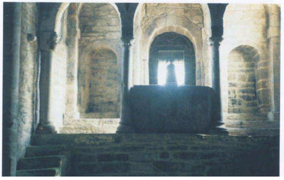 Oviedo
                      (Espa�a): "Iglesia" "Santa
                      Cristina" con iconostasio FALSO en estilo
                      bizantino: "Aqu� se ha insertado un elemento
                      bizantino falso"