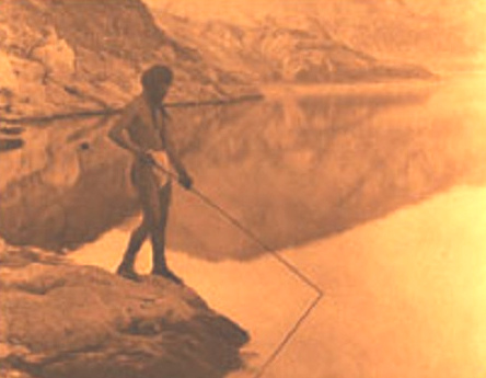 Un nativo / indigeno del Paiute sta pescando