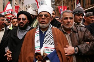 Sheik Tadj Din
                      al-Hilali von Australien, ein islamischer
                      Vollitiot mit Sexualkomplexen, der meint, Frauen,
                      die sich nicht verh�llen, seien an sich schon eine
                      S�nde, weil sie Frauen seien