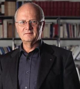 Der tr�umende Dr.
                        Kreis will nicht merken, dass der Islam sich
                        Schritt f�r Schritt die Welt mit Bedingungen im
                        Zivilbereich unterwerfen will und behauptet, das
                        Plakat diffamiere die Muslime in der Schweiz...