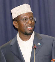 Sheik Sharik, der Pr�sident von Somalia, sagt, die
                Steinigungen h�tten mit Islam nichts zu tun, und die
                al-Shabaab-Miliz verkaufe die Burkas. Der Pr�sident hat
                die Miliz nicht im Griff und ist also gar kein
                "Pr�sident"...