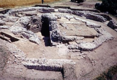 Spain
                        near Toledo: Octogon ruins as a mausoleum: Las
                        Vegas de Pueblanueva