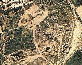 Sichem / Shechem: hill of ruins Tell
Balata, satellite photo Sichem / Shechem: hill
of ruins Tell Balata, satellite photo