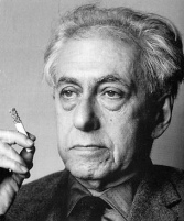 Erenburg, der
              kriminelle "sowjetisch"-j�dische Propagandist
              gegen Deutschland wurde ein alter, rauchender Knilch, hier
              Ende 1950er Jahre ca.