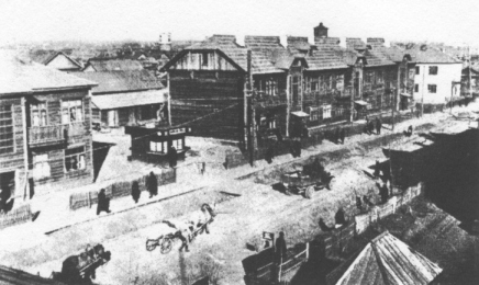 Encyclopaedia Judaica (1971), History, Band 8,
                    Kolonne 742: Birobidschan, Strassenbild der