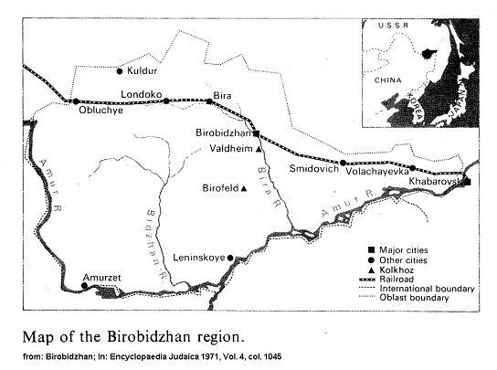 Karte (1930 ca.) der J�dischen
                              autonomen Region Birobidschan (so gross
                              wie die Schweiz) mit St�dten, Fl�ssen und
                              Kolchosen, und mit der Transsibirischen
                              Eisenbahnlinie, mit den Ortschaften
                              Birobidschan, Bira, Londoko, Obluchje,
                              Kuldur, Smidowitsch, Wolachajewka,
                              Amurzet, Leninskoje, und die Grenzstadt
                              Chabarowsk, mit den Kolchosen Birofeld und
                              Valdheim (auch: Valdgeym), und mit den
                              Fl�ssen Amur, Bidschan und Bira.