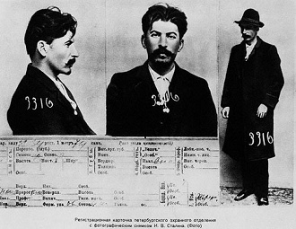 Registerkarte �ber Josef Dschgaschwili als
                  Bankr�uber (der sich "Koba" nannte, der
                  "Stalin" genannt wurde), Foto der Polizei
                  Tiflis 1912