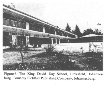 Encyclopaedia Judaica (1971): Jews in South Africa,
                vol. 15, col. 196: The King David Day School,
                Linksfield, Johannesburg. Courtesy Fieldhill Publishing
                Company, Johannesburg