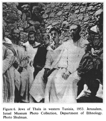 Encyclopaedia
                        Judaica: Jews in Tunisia, vol.15, col.1440: Jews
                        of Thala in western Tunisia, 1953. Photo:
                        Shulman