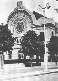 Encyclopaedia Judaica (1971): Nancy, vol. 12,
                  col. 816. The synagogue of Nancy, built in 1788 and
                  renovated in 1842 and 1935. Courtesy Bernard
                  Blumenkranz. Photo J. Roth, Paris