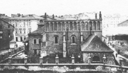Encyclopaedia Judaica (1971): Cracow, vol. 5,
                  col. 1033. The medieval synagogue in Cracow. From a
                  postcard of the mid-1930s. Cecil Roth Photo
                  Collection.