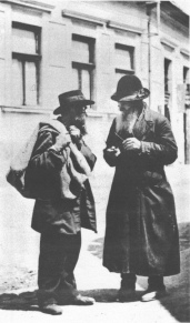 Encyclopaedia Judaica (1971): Poland, vol. 13, col.
                743. [[Two Jews speaking in the street]]. Jewish types
                in Poland between World War I and World War II. Courtesy
                YIVO, New York
