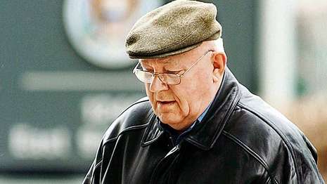 John Iwan
                Demjanjuk, 89 Jahre alt, war im Dritten Reich
                Landarbeiter in der letzten Phase des Krieges, mehr war
                er nicht.