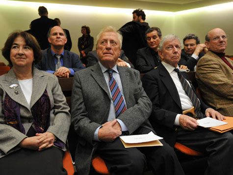 Die
                      "Nebenkl�ger" Rebecca Bittermann, Paul
                      Hellmann und Philip Jacobs im Verhandlungssaal im
                      Landgericht M�nchen [7]