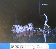 Einleitung: Tr�mmerteil einer V2-Rakete
                          im Kohnstein in einem �berschwemmten Stollen