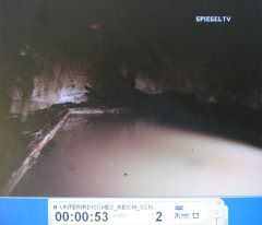 Bassin im Tunnelsystem mit
                          Tunnelw�rter Heinz Rabe