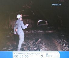 Oberammergau:
                          Tunnelw�rter Heinz Rabe im Tunnel von hinten