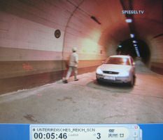 Neckarzimmern: Tunnelw�rter Heinz Rabe
                          und milit�risches Fahrzeug mit Y-Nummer