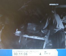 Zwangsarbeiter in Kahla
                          09: Betonmischer Zwangsarbeiter in Kahla 09:
                          Betonmischer Zwangsarbeiter in Kahla 10:
                          Schalungsarbeiten auf Holzger�st
                          Zwangsarbeiter in Kahla 10: Schalungsarbeiten
                          auf Holzger�st