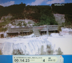 Walpersberg bei Kahla 15: Luftaufnahmen
                            1945 von den verbunkerten Zug�ngen