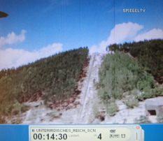 Walpersberg bei Kahla 16: Luftaufnahmen 1945 vom
                Lastenaufzug