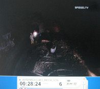 Kohnstein 23: Gang
                          durch einen Tunnel mit Tr�mmerteilen 02