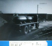 Zwei britische Tallboy-Bomben
                          auf einem Lastwagen