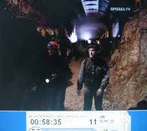 Eulengebirge
                          09, Gang durch eine mit Holz ausgekleidete
                          Halle 02