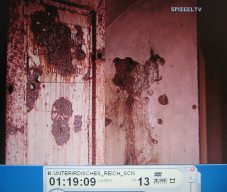 Stuttgart-Killesberg 14, L�cher in
                          der T�re