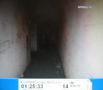 Obersalzberg-Berghof 29, der 60 m lange
                          Gang zu den Bunkerr�umen von Bormann