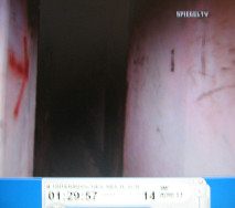 Obersalzberg-Berghof 52,
                          Bunkergang mit rotem Pfeil 01