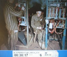 Kohnstein 31: H�ftlinge bei
                            Elektronikarbeiten 02