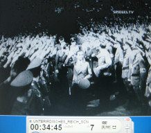 Goebbels-Rede 1944 02:
                          Begr�ssung mit Hitlergruss 02