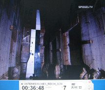 Abschussrampenbunker
                in Watten 11, Raketenmodell zweidimensional an einer
                Wand