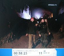 Eulengebirge
                          08, Gang durch eine mit Holz ausgekleidete
                          Halle 01