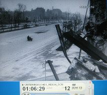 Heimatfront Berlin 07:
                          Strasse mit Festungsbauten