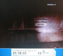 Stuttgart-Killesberg 09, Gang 07 mit der
                          Schrift an der Wand: "In diesem Raum muss
                          Ruhe und Ordnung herrschen"