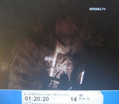 Obersalzberg-Berghof
                          13, Sicht den Schacht hinunter