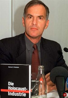 Norman
                        G. Finkelstein bei einer Buchpr�sentation im
                        Jahre 2001