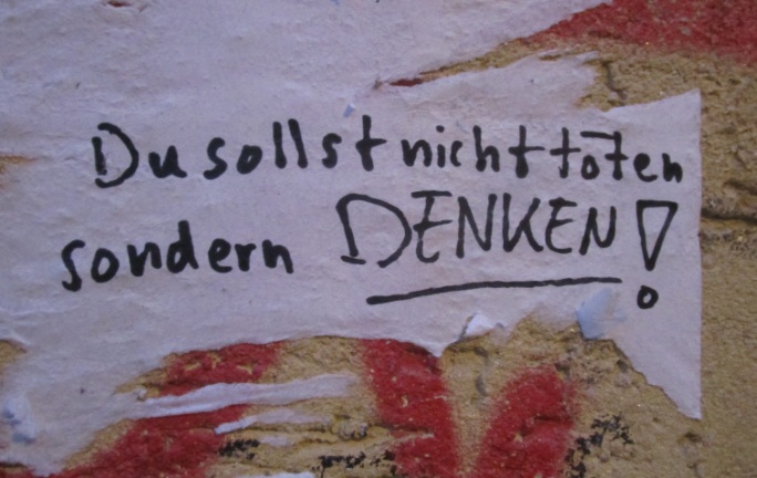 Basel am
                              4.7.2024: Man muss es an die W�nde
                              schreiben: "Du sollst nicht t�ten
                              sondern DENKEN!"
