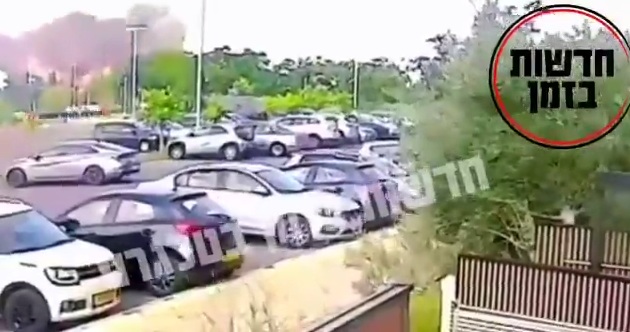 Tel Afiff-Jaffa am 17.6.2025 -
                17:30h: Iranraketen haben angeblich den zionistischen
                Milit�rischen Geheimdienst "Aman" in Rauch
                aufgehen lassen