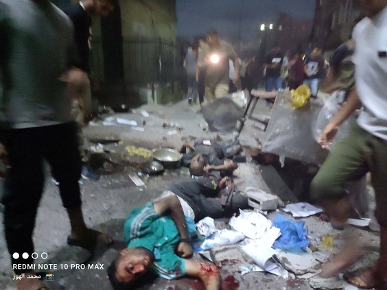 V�lkermord-Israel im
                  Gazastreifen-KZ am 2.7.2025 - 19:41h: Zionbomben
                  fallen auf eine pal�stinensische Warteschlange in
                  Al-Nuseirat - mindestens 2 Morde und viele Verletzte -
                  KRIEGSVERBRECHEN