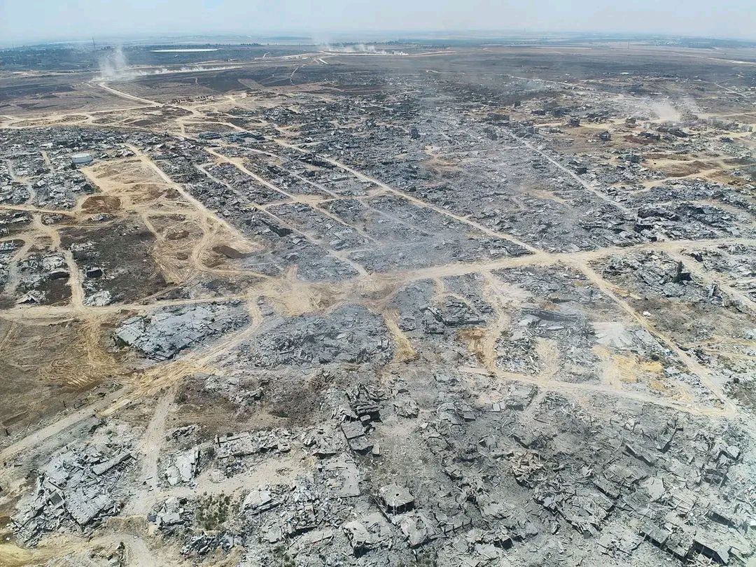 Killer-Israel mit zionistischer Architektur in
Beit Hanoun am 20.7.2025 - 8:22h: Trümmerwüste Killer-Israel mit zionistischer Architektur in
Beit Hanoun am 20.7.2025 - 8:22h: Trümmerwüste