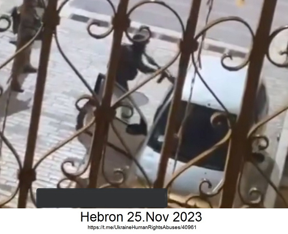 West Bank CC with
                  Hebron: criminal Jewish Zionist soldier is hammering
                  with his automatic gun against car windows whereas the
                  door of the car is open (!) - Nov 25, 2023