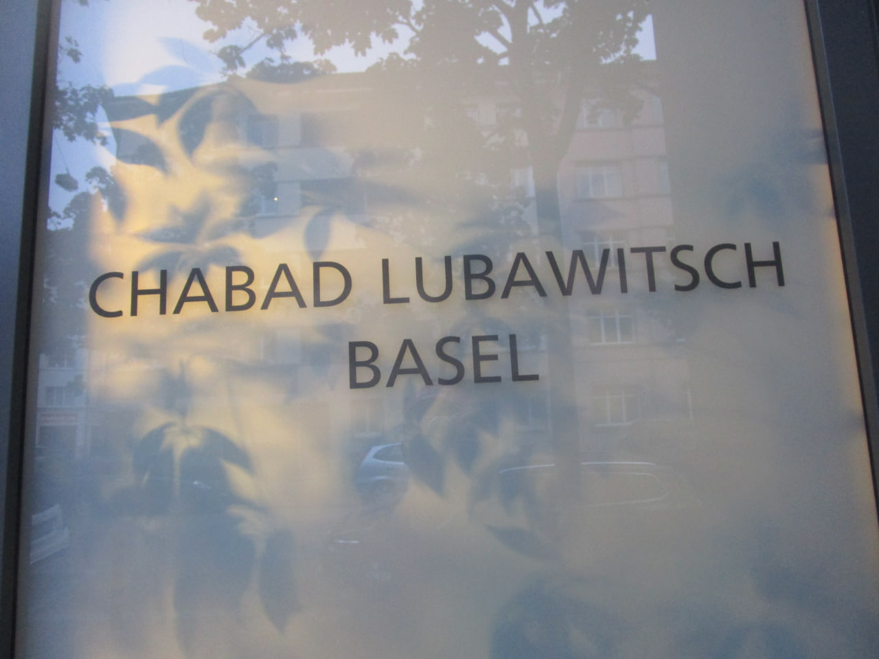 Kriminelle Zionistensekte von Chabad
Lubanowitsch in Basel: Hauptbüro an der Ahornstrasse
33: 1. Die Aufschrift an der Glasfassade Kriminelle Zionistensekte von Chabad Lubanowitsch
in Basel: Hauptbüro an der Ahornstrasse 33: 1. Die
Aufschrift an der Glasfassade