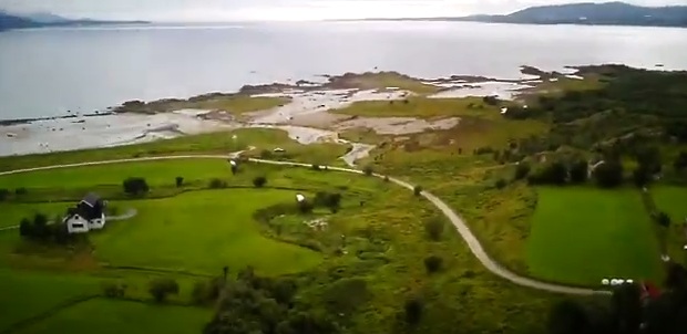 God� (God�, God�ynes),
                    Luftaufnahme mit Saltenfjord