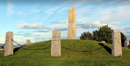 Frosta Thingplatz
                    (Versammlungsplatz) mit Steins�ule