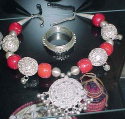 Orientalischer Schmuck 02, aus Jemen,
                          gem�ss der Kirche eine "S�nde"