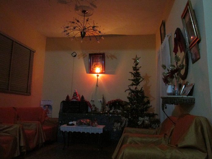 Un salón de una casa católica extremista
se convierta como una iglesia católica, con luz
roja, por ejemplo, p.e. en Lima Dueñas, Perú -
es un HORROR Un salón de una casa católica
extremista se convierta como una iglesia
católica, con luz roja, por ejemplo, p.e. en
Lima Dueñas, Perú - es un HORROR